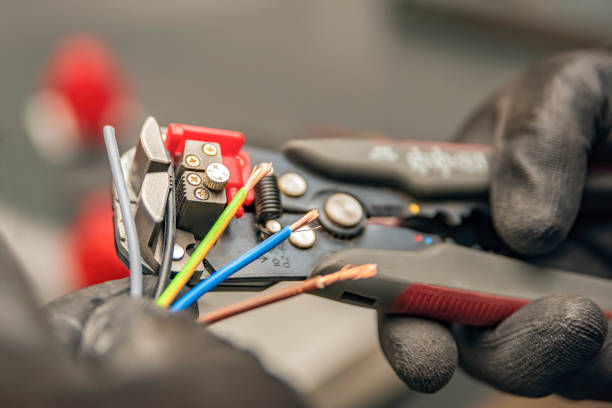 Best Affordable Emergency Electrician  in West Liberty, IA